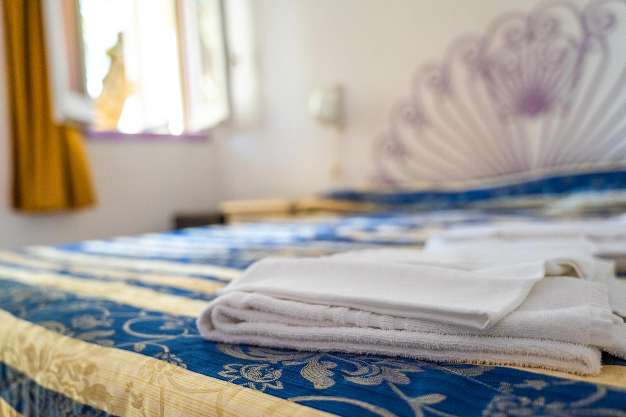 Hotel Paola Carloforte Kültér fotó