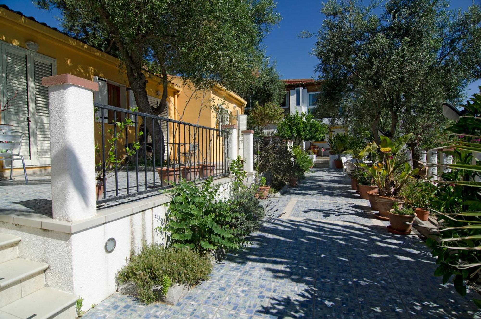 Hotel Paola Carloforte Kültér fotó